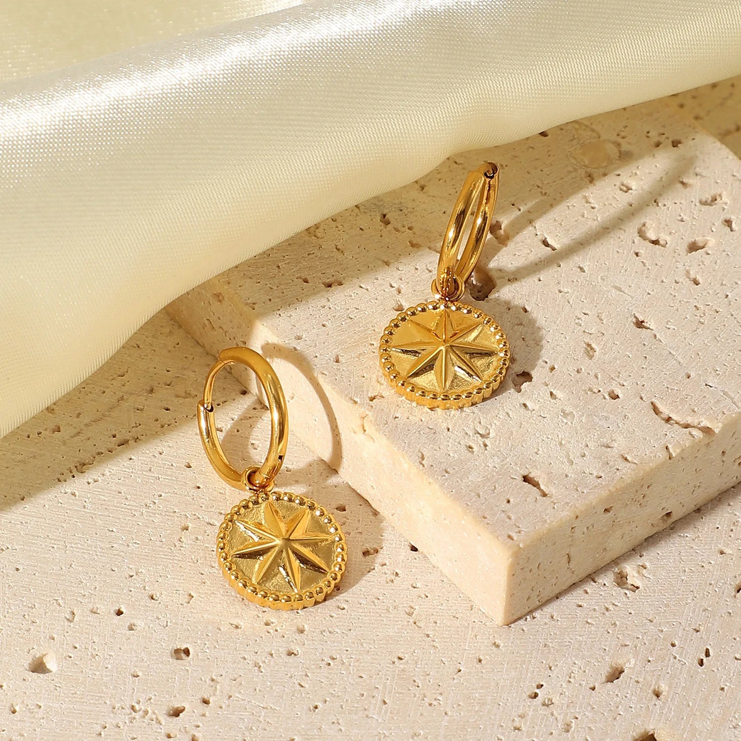 Amorisse Earring