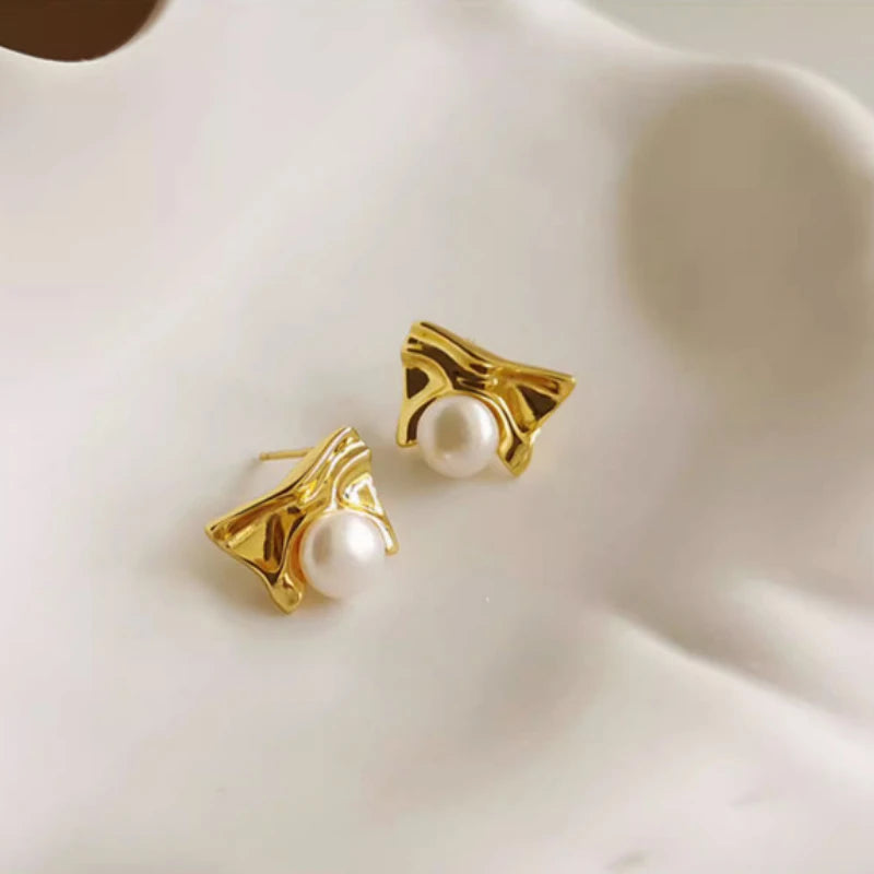 Aurora Pearl Crest Studs Erring