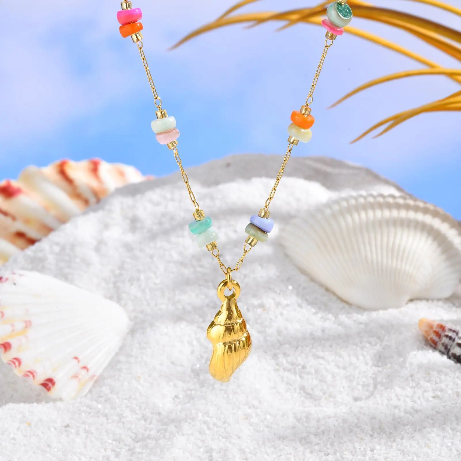Color Bead Shell Pendant Necklace