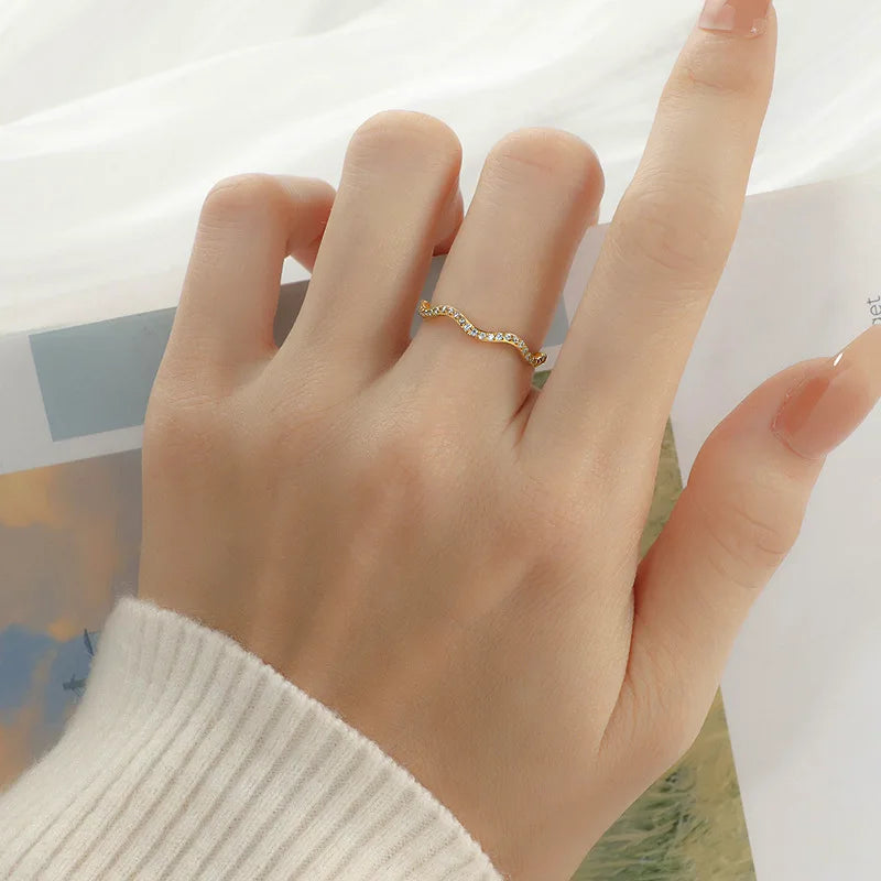 Serene Curve Ring