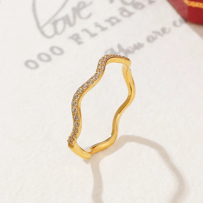 Serene Curve Ring