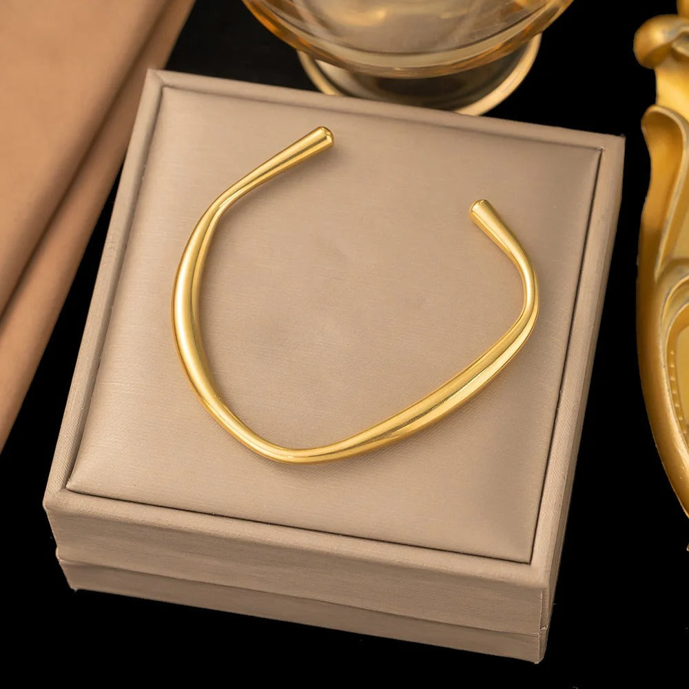 Royal Thread Bracelet