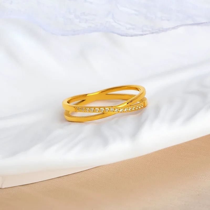 Lumière Trio Crossover Ring Set