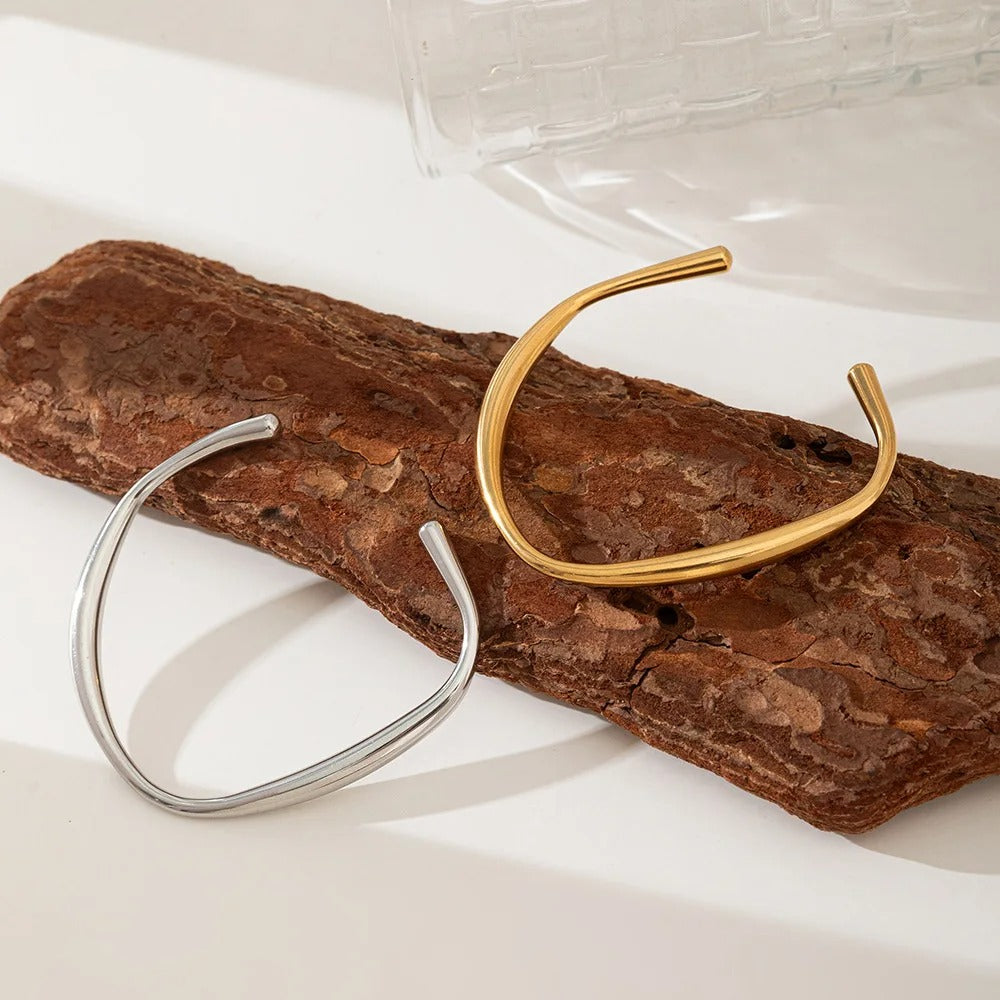 Royal Thread Bracelet