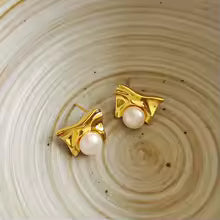 Aurora Pearl Crest Studs Erring