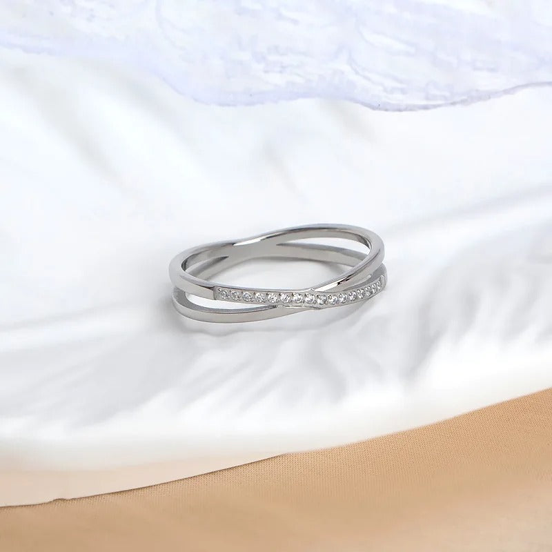 Lumière Trio Crossover Ring Set