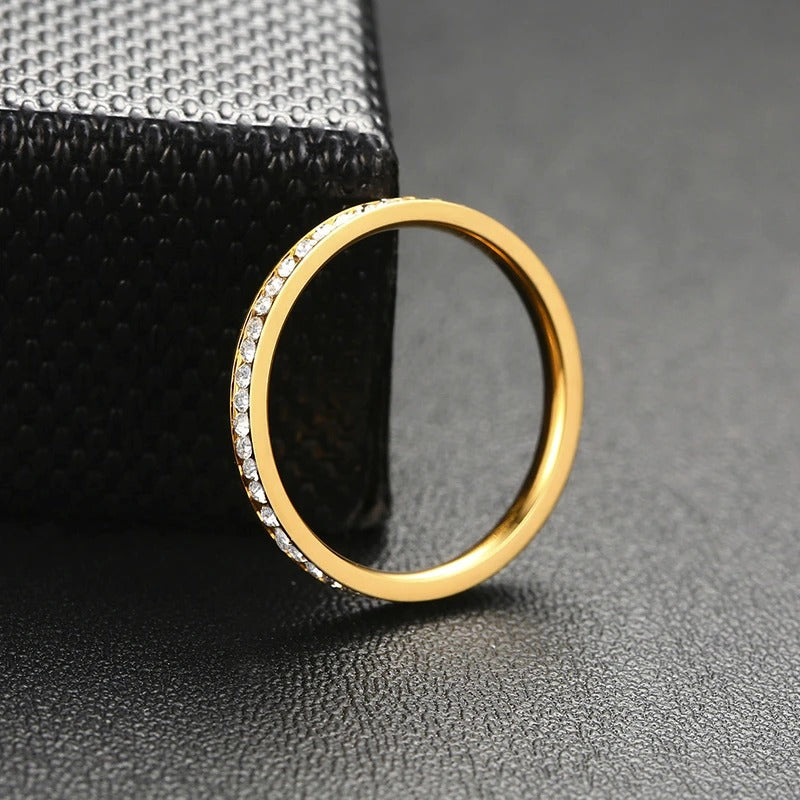Éclat Eternity Band Ring